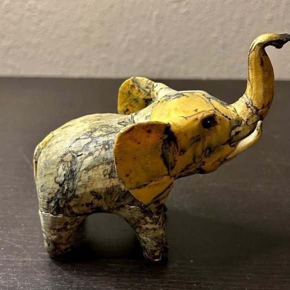 Mini‎ Elephant - Picture 2 of 9